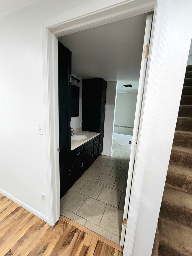 Main floor - bathroom - 110 W Short St