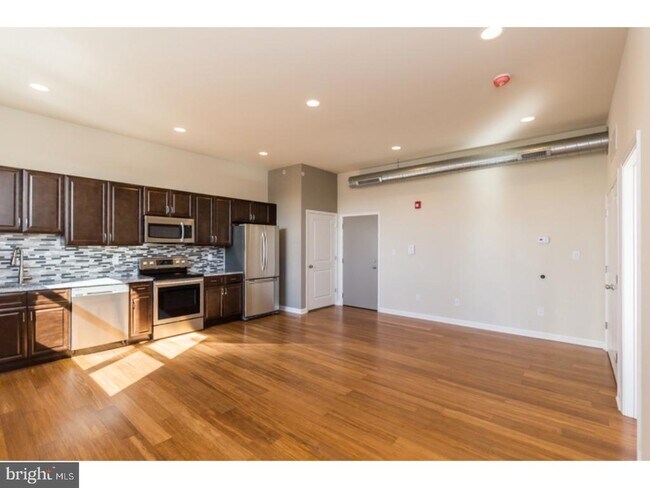 Building Photo - 2418 Frankford Ave