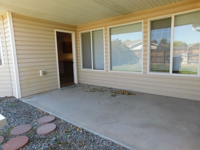 Building Photo - Spacious Home in Dove Creek Sub-Division