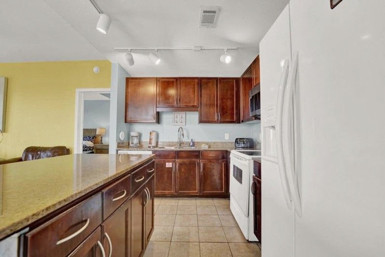 Building Photo - 9800 S Thomas Dr