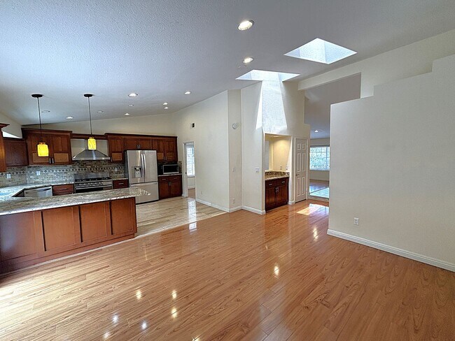 Building Photo - 904 Sky Meadow Pl
