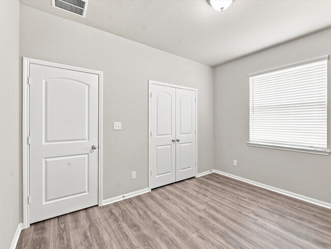 Building Photo - 31407 Elkcreek Bend Dr