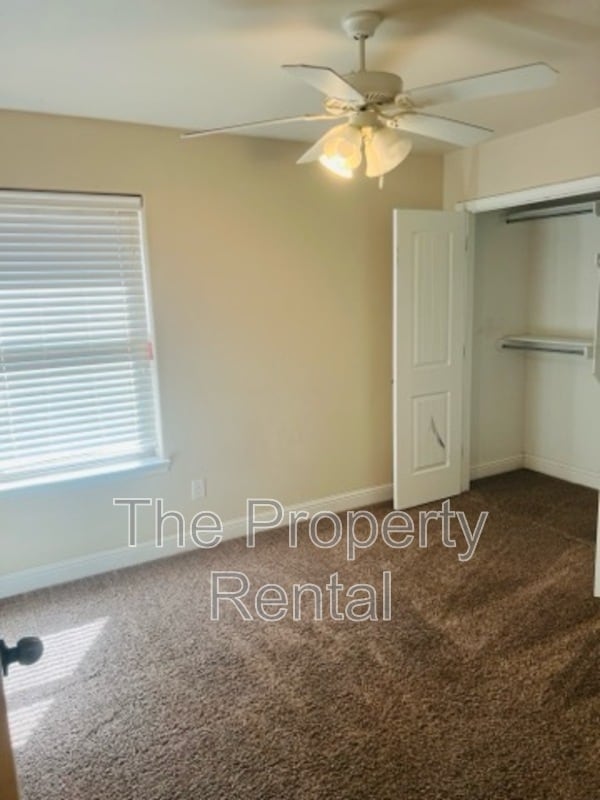Building Photo - 819 E 97th Ct