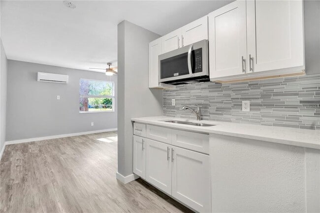 Building Photo - 6701 S West Shore Blvd