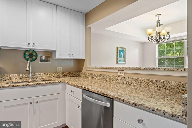 Building Photo - 5705 Chapman Mill Dr