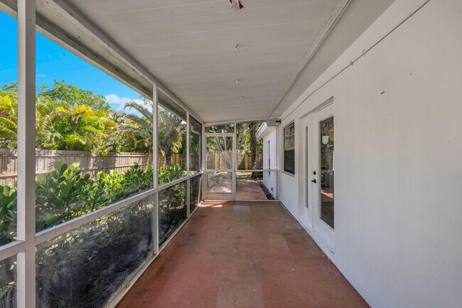 Building Photo - 132 E Central Blvd