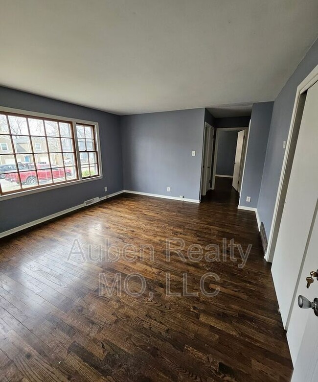 Primary Photo - 3823 Bell St