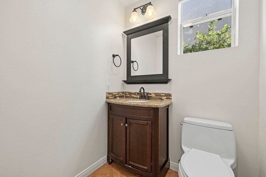 Building Photo - 27815 Sunflower Ct