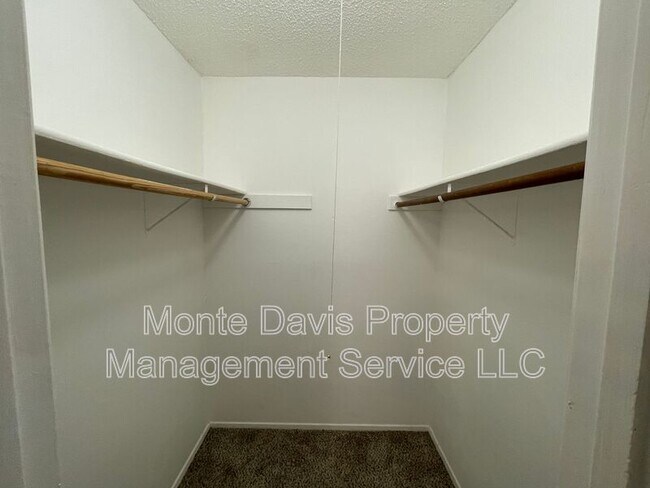 Building Photo - 1312 Southport Dr
