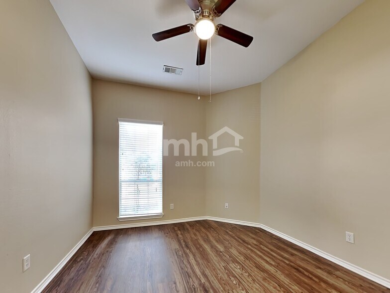 Building Photo - 5700 Creekway Dr