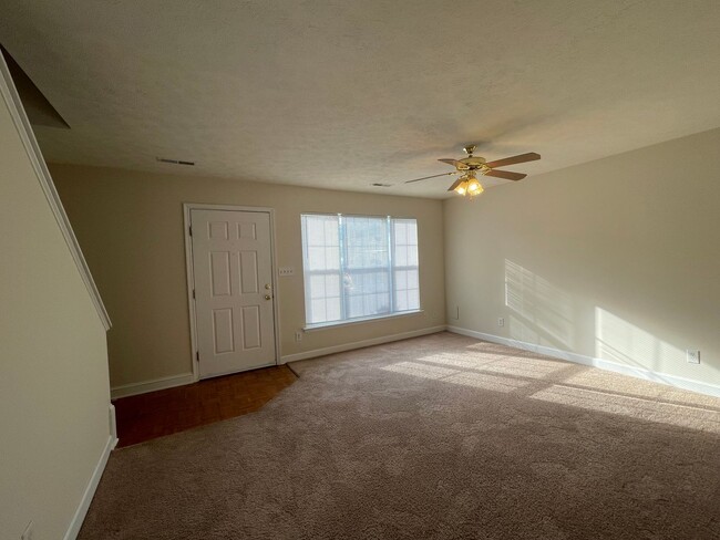 Building Photo - Timberlake Area Townhome
