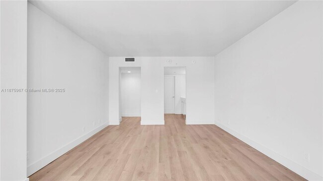 Building Photo - 555 NE 34th St