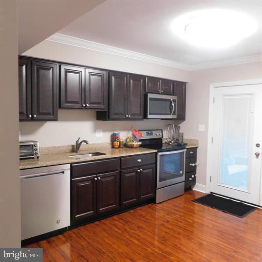 Building Photo - 567 Lancaster Pl