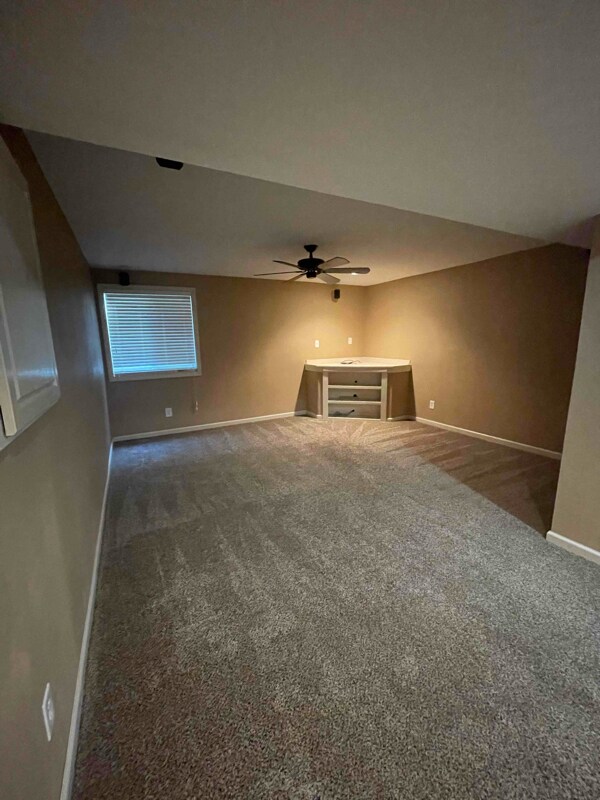 Building Photo - 9835 N Lewis Ave