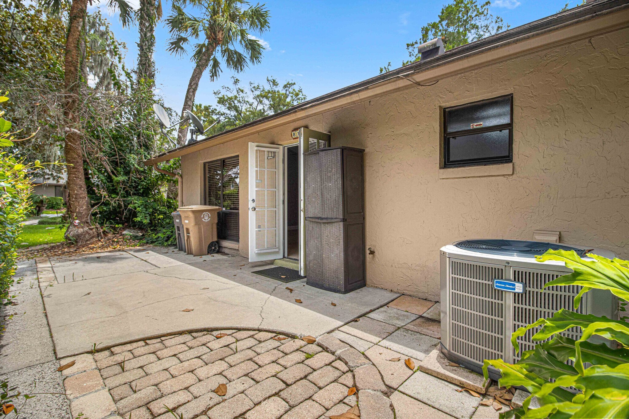 Building Photo - 810 SE 2nd St