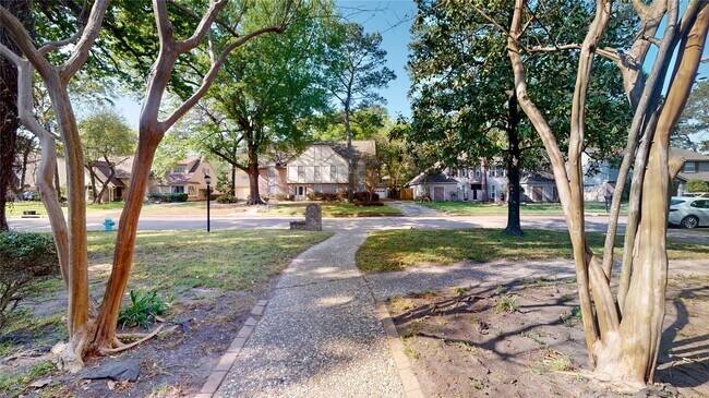 Building Photo - 12618 Misty Valley Dr