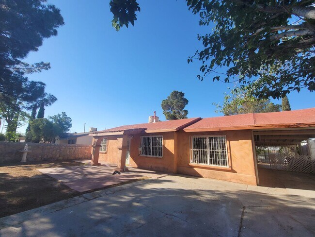 Building Photo - Ready to View!!