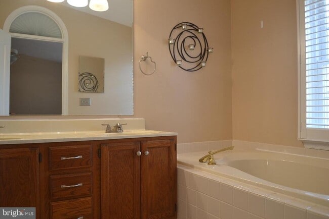 Building Photo - 3947 Valley Ridge Dr