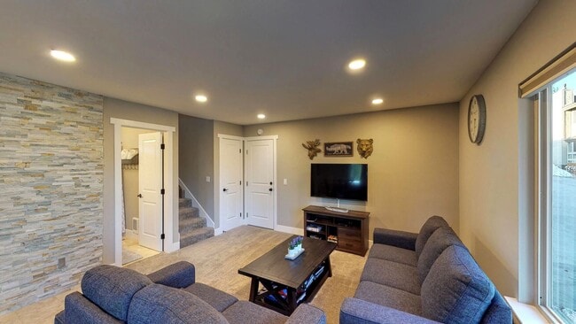 Building Photo - Tahoe Donner- Long Term Rental $2900