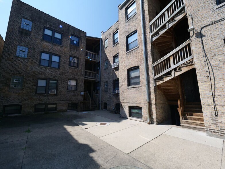 Building Photo - 1764 W North Shore Ave