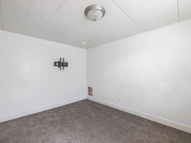 Building Photo - 997 E 460 S St