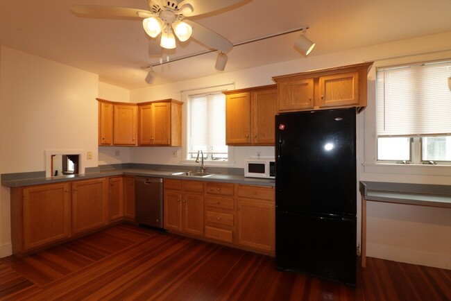Building Photo - 55 Thorndike St