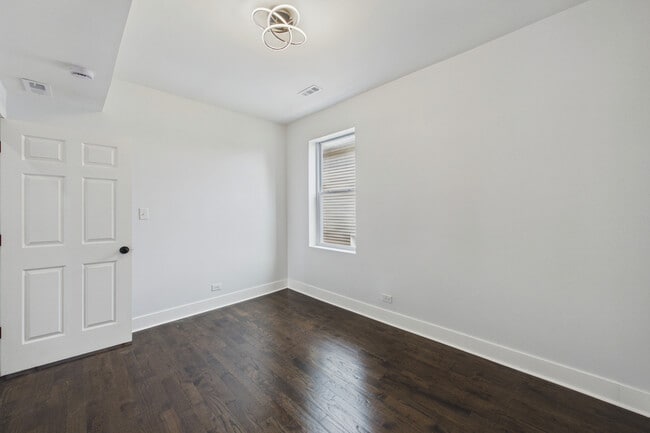 Building Photo - 7919 S Ellis Ave
