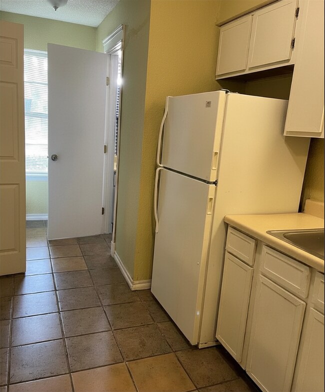 Building Photo - Spacious 2 Bed / 2 Bath Unit in Tulsa