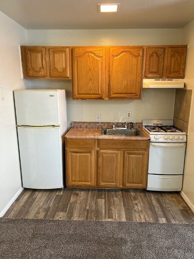 Building Photo - 401 14th St NW