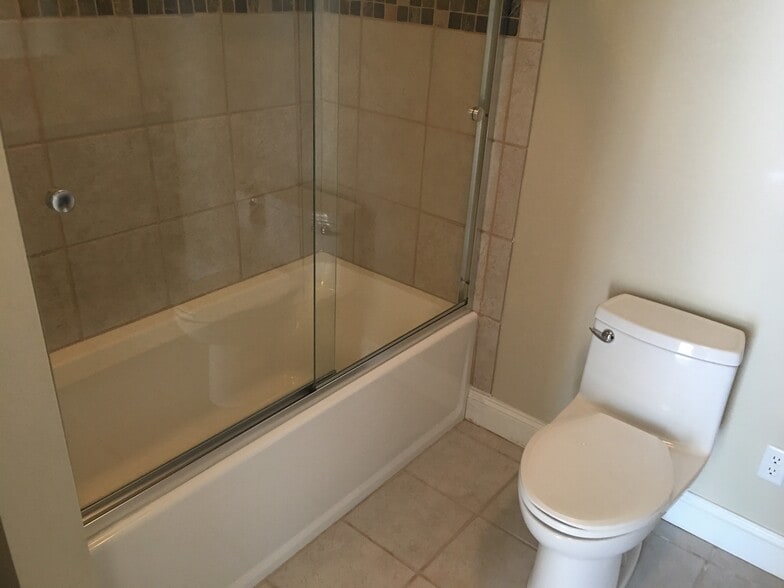 Bathroom - 605 W Virginia Ave