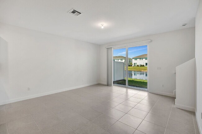 Building Photo - Modern Townhome @ Veranda Landing