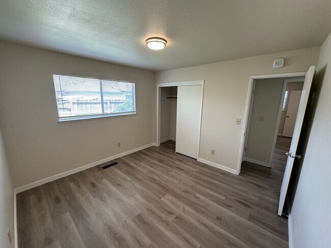 Building Photo - 1613 Carnation Ct