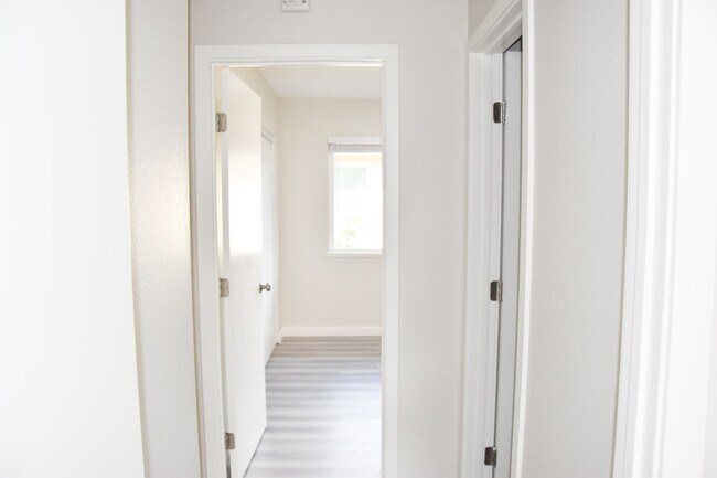 Building Photo - Olive (815) North