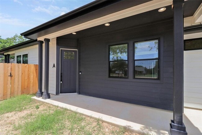Building Photo - 200 W Goforth Rd