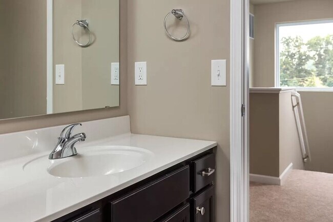 Building Photo - Newer 4 bedroom home for lease!
