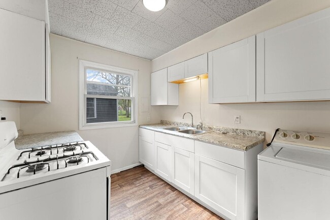 Building Photo - 300 N Guyer St