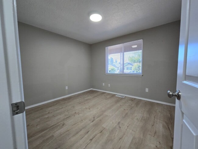 Building Photo - Single level, 3 Bedroom, 2 Bath House on c...