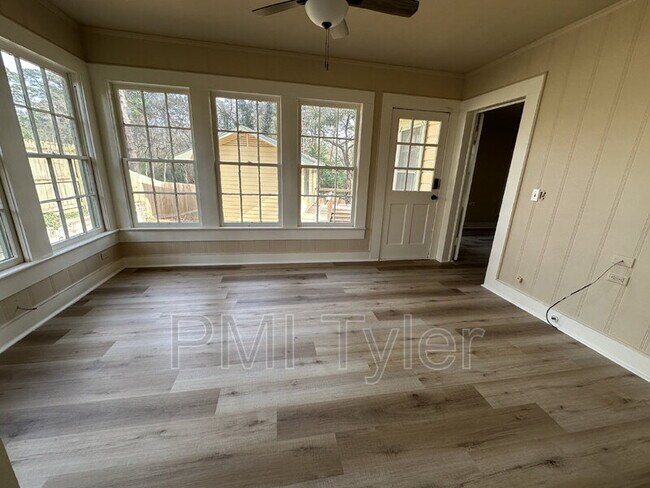 Building Photo - 343 Bonner St