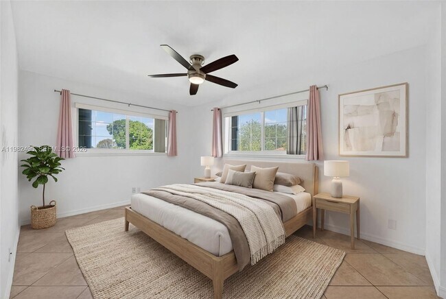 Building Photo - 3000 NE 5th Terrace