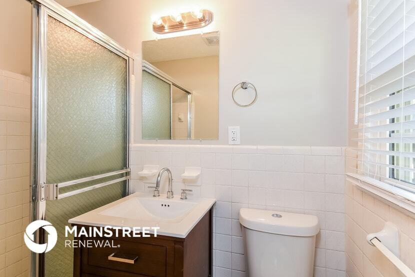 Building Photo - 5613 Woodland Dr