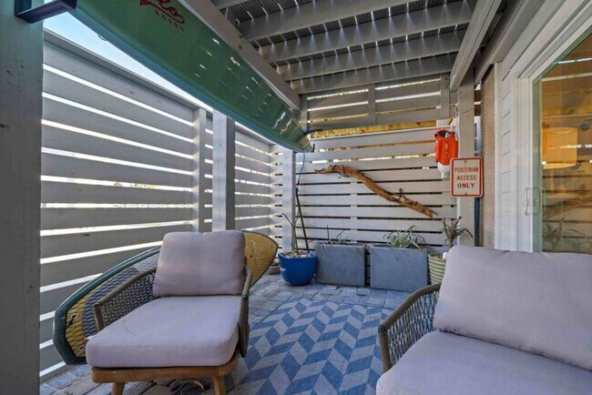 Building Photo - 317 Bream Ave