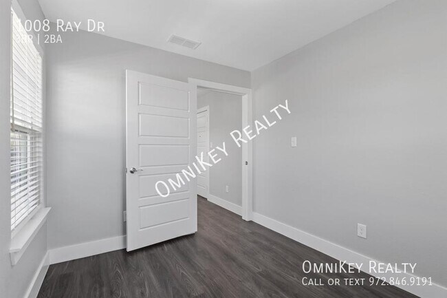 Building Photo - 1008 Ray Dr