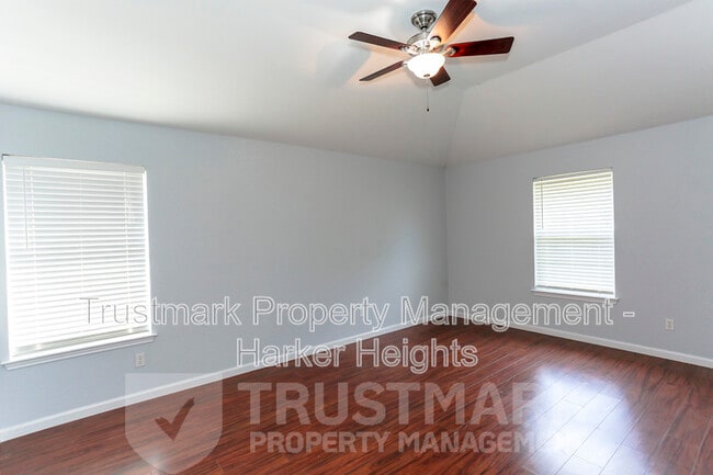 Building Photo - 904 Ballard Dr