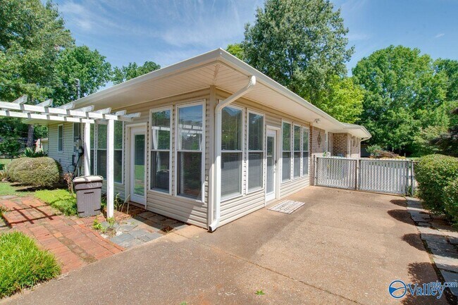 Building Photo - 211 Wingate Ave SW