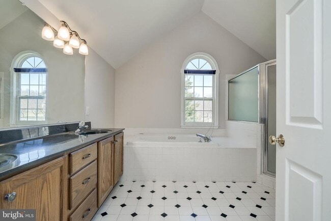 Building Photo - 19900 Belle Chase Dr