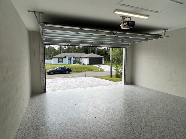 Building Photo - New Build open floor plan 3/2