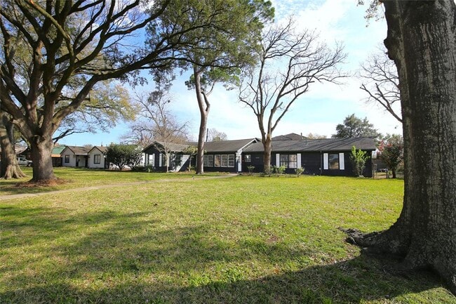Building Photo - 5221 Palmetto St