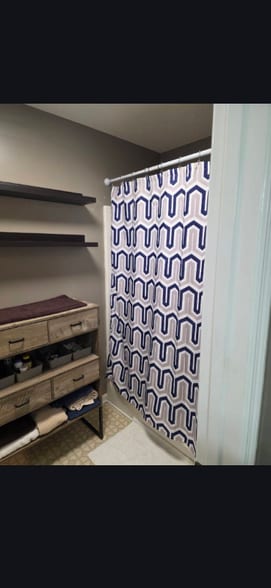 Building Photo - 4365 Lakeside Dr