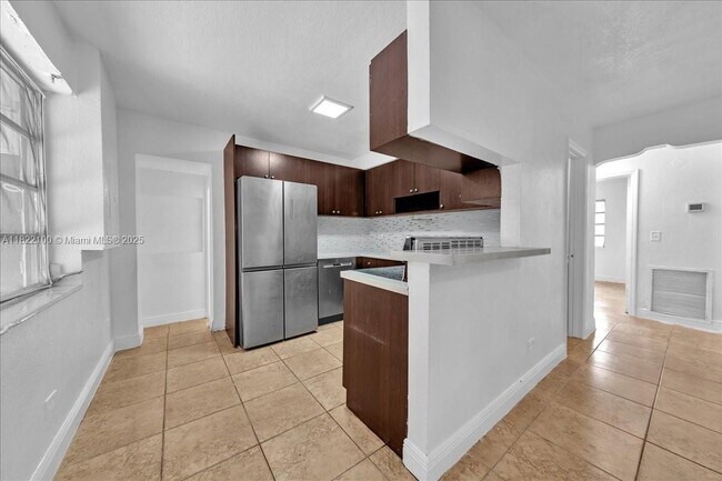 Building Photo - 6221 SW 35th St