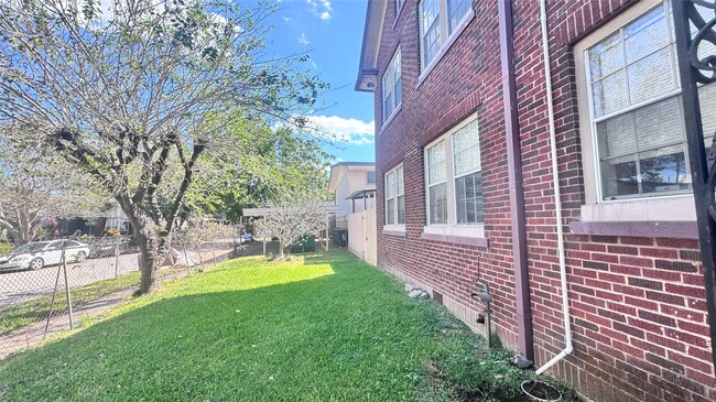 Building Photo - 3902 Dallas St